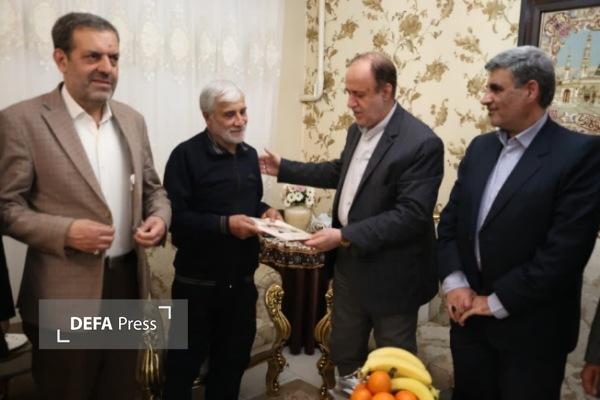 دیدار نایب‌رئیس مجلس با خانواده‌های شهدا و ایثارگران همدان + تصاویر