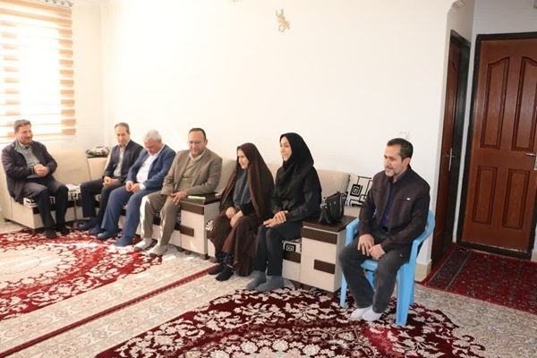 دیدار مدیرکل آموزش فنی‌وحرفه‌ای زنجان با خانواده‌های معظم شهدا در قالب طرح سپاس