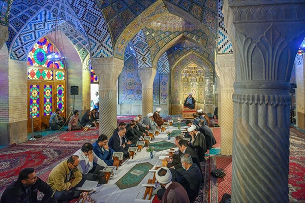 سی مسجد، سی محفل؛ کرسی‌های تلاوت رمضان در مساجد شیراز برپا شد