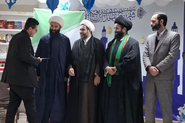 تقدیر از خبرنگار دفاع‌پرس در نمایشگاه قرآن و عترت اردبیل