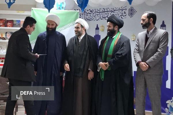 تقدیر از خبرنگار دفاع‌پرس در نمایشگاه قرآن و عترت اردبیل