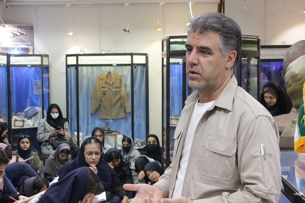 تصاویر/ بازدید دانش آموزان از موزه دفاع مقدس و مقاومت/۵۵