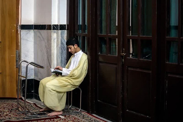 برگزاری اعتکاف رمضانیه ۴۵۰ طلبه بین‌المللی از ۳۶ کشور در حرم مطهر رضوی