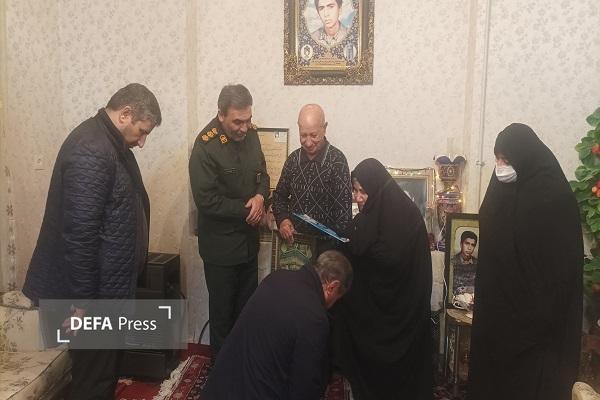 سرهنگ حبیب زاده: کشور عزیزمان ایران با خون پاک این شهدا معنا پیدا کرده و عزت امروز ما بر پایه ایثار و فداکاری همین جوانان رشید و مؤمن بنا شده است سرهنگ حبیب زاده: کشور عزیزمان ایران با خون پاک این شهدا معنا پیدا کرده و عزت امروز ما بر پایه ایثار و فداکاری همین جوانان رشید و مؤمن بنا شده است