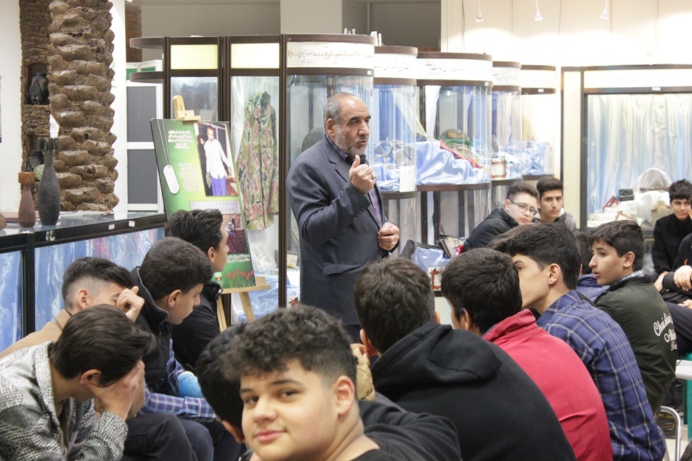 تصاویر/ بازدید دانش آموزان از موزه دفاع مقدس و مقاومت/۵۶