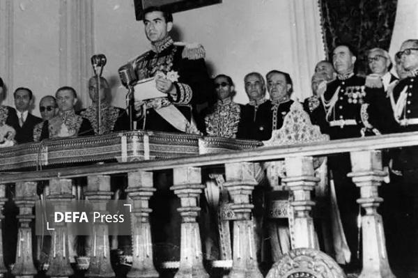 شاه دستنشانده سوگند خورد تا غارت کند شاه دستنشانده سوگند خورد تا غارت کند