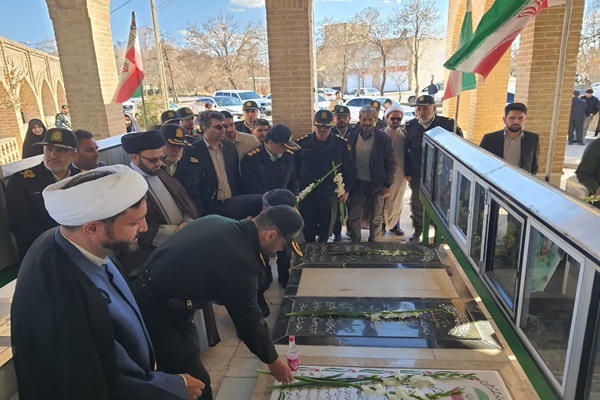  ادای احترام جانشین فرمانده کل انتظامی کشور به مقام شامخ شهدا در سلطانیه  