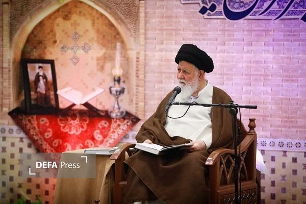 آیت‌الله علم‌الهدی: عملیات روانی از ابزار‌های دشمن برای تضعیف روحیه مقاومت است