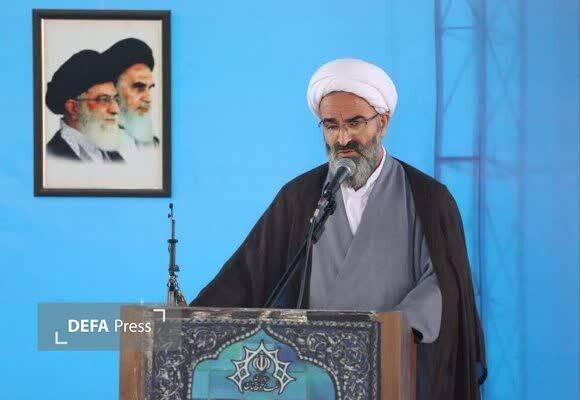 تأکید امام جمعه سمنان بر منطق مذاکره و اقتدار دفاعی ایران 