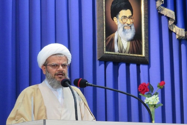 امام جمعه دامغان: مسئولان برای پاسخگویی به دانشگاه‌ها بروند