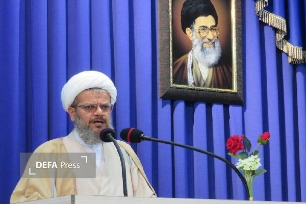 امام جمعه دامغان: مسئولان برای پاسخگویی به دانشگاه‌ها بروند