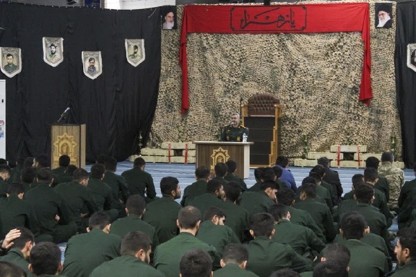 جوان ایرانی با تکیه بر هویت ملی قادر به فتح قله پیشرفت است