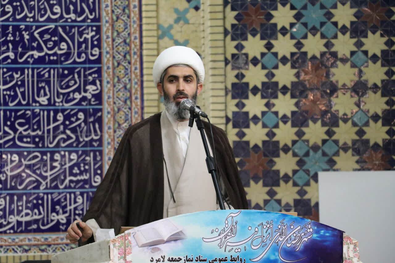 امام جمعه لامرد: آمریکا به اضطرار و سرگردانی رسیده است