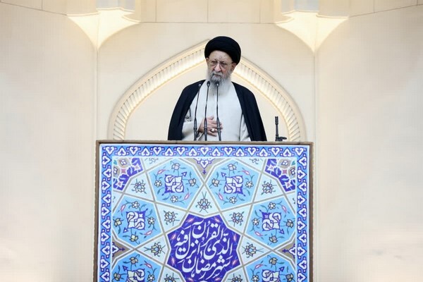 تهدید نظامی علیه ایران بلوف سیاسی است