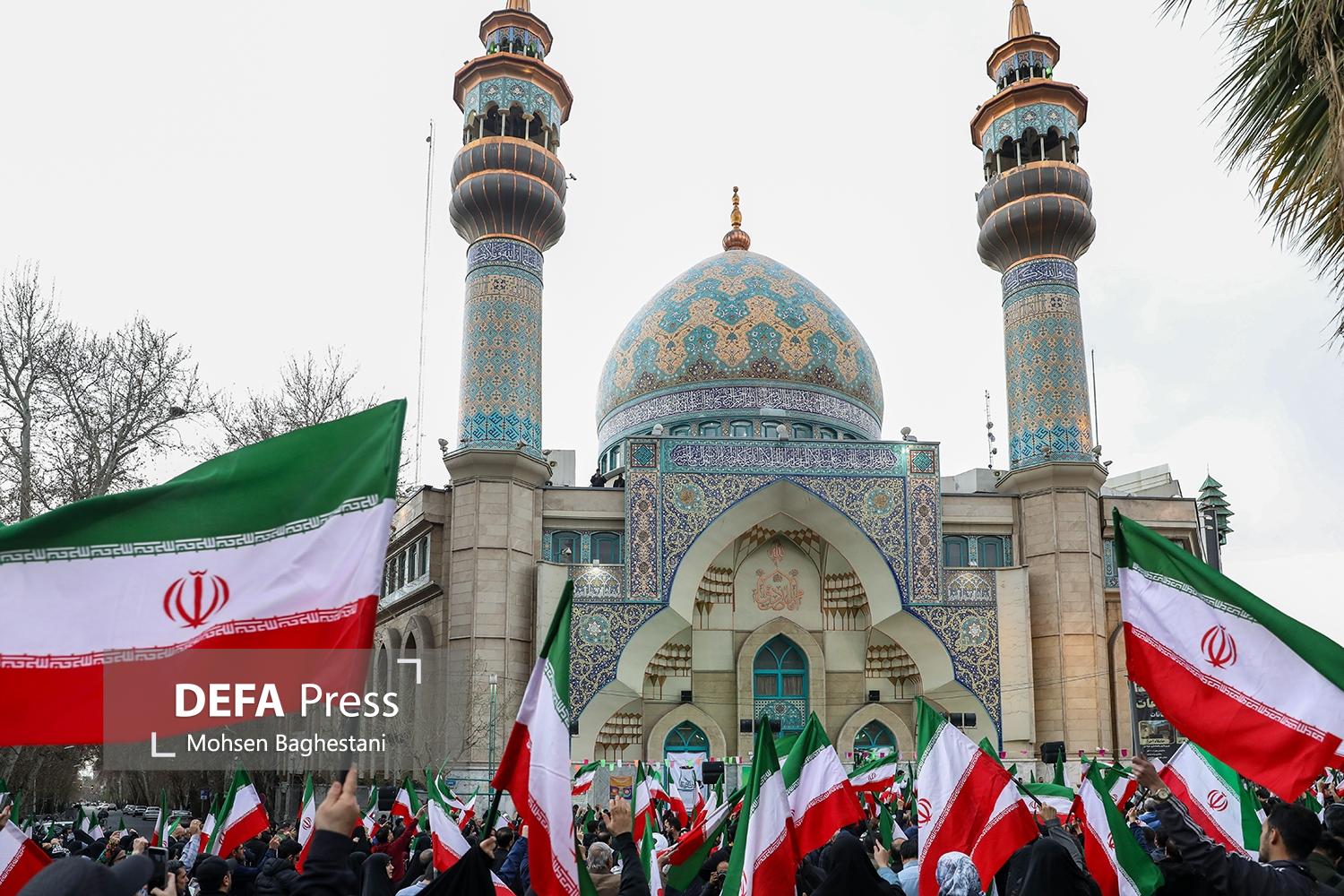 تجمع مردمی «تا پای جان برای ایران» در تهران برگزار شد تجمع مردمی «تا پای جان برای ایران» در تهران برگزار شد