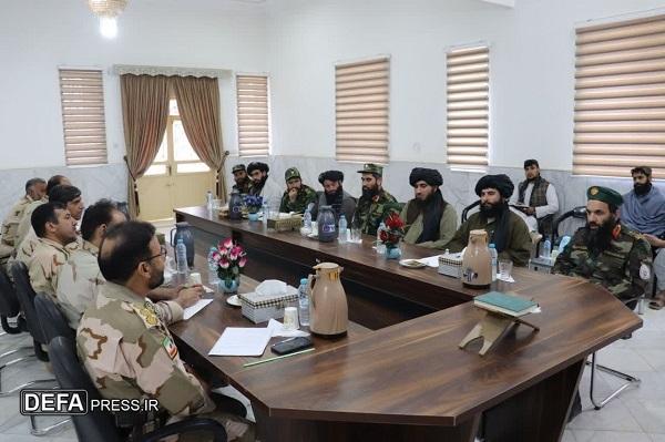 گفت‌وگوی مرزی فرمانده هنگ مرزی تایباد با کمیسار درجه ۱ افغانستان+ تصاویر