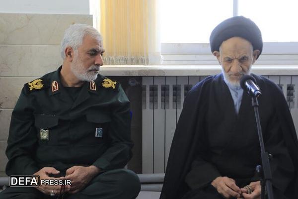 تفکر لیبرال دموکراسی غرب در حال فروپاشی است