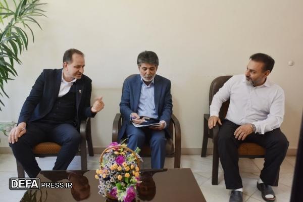 دیدار مدیرکل بنیاد شهید لرستان با خانواده‌های شهدای کوهدشت+عکس