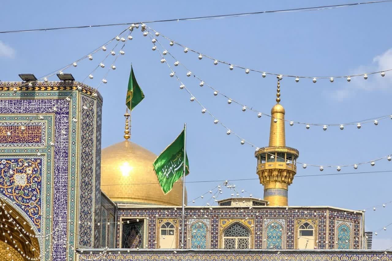 گل‌آرایی حرم اهل بیت (ع) به‌مناسبت دهه کرامت+ فیلم و عکس