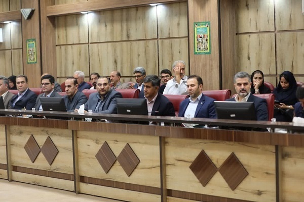 تصاویر/نشست هم‌اندیشی استاندار ایلام با تشکل‌های کارگری