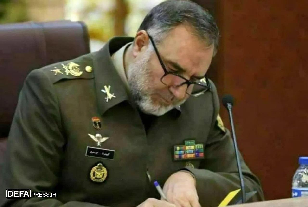 تاکید فرمانده نزاجا بر نقش مدیران دانش و نشر در هدایت فضای فکری ارتش