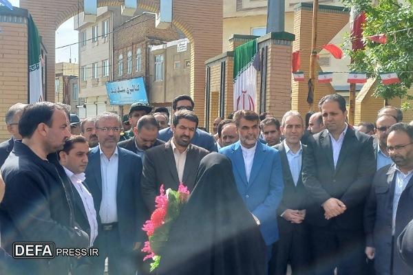ادای احترام استاندار به مقام شامخ شهدای شهرستان بهار + تصاویر