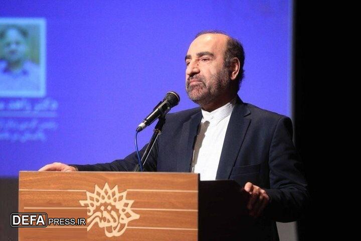 ویژگی‌ قبال لاهوری شناخت زمانه است