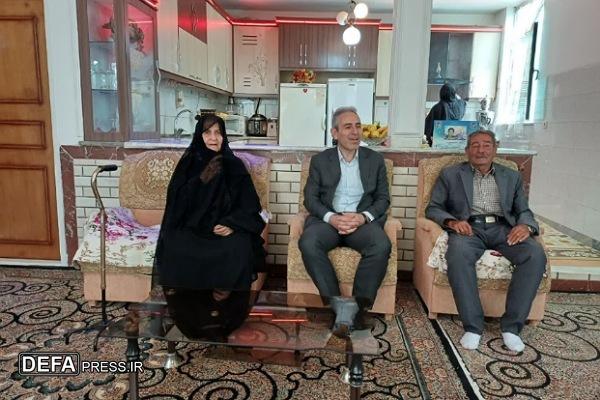 دیدار معاون استاندار همدان با خانواده شهید «مینایی‌لطفی» + تصاویر