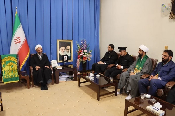 تصاویر/دیدار خادمین بارگاه امام رضا (ع) با امام جمعه ایلام
