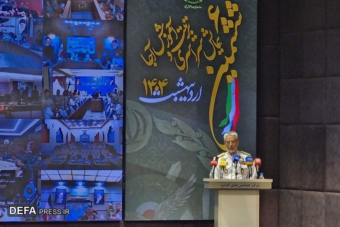 دریادار سیاری: معلمان واقعی شهدا هستند