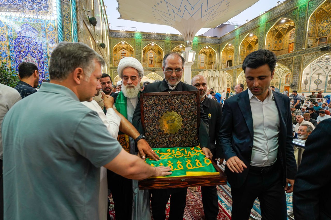 رایت رضوی میهمان آستان حضرت امیرالمؤمنین (ع) شد+ تصاویر