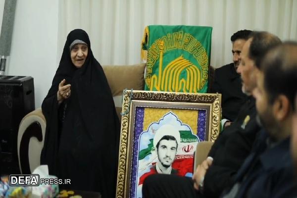 فیلم/ دیدار کاروان خادمین حرم رضوی با خانواده روحانی شهید «محمدعلی اصغری»