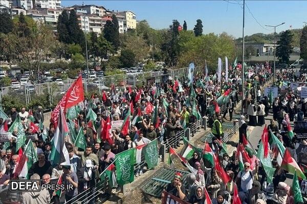 تظاهرات مردم ترکیه در حمایت از غزه مقابل کنسولگری آمریکا