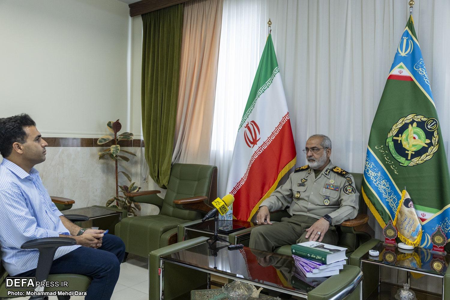 امیر سرتیپ شیخ: جنگ روسیه و اوکراین یک کارگاه آموزشی بزرگ است/فناوری‌های رباتیک همچون پهپاد‌ها و «شهپاد‌ها» را به روز کرده‌ایم/حجم دانشجوی خارجی دافوس دو برابر شده است