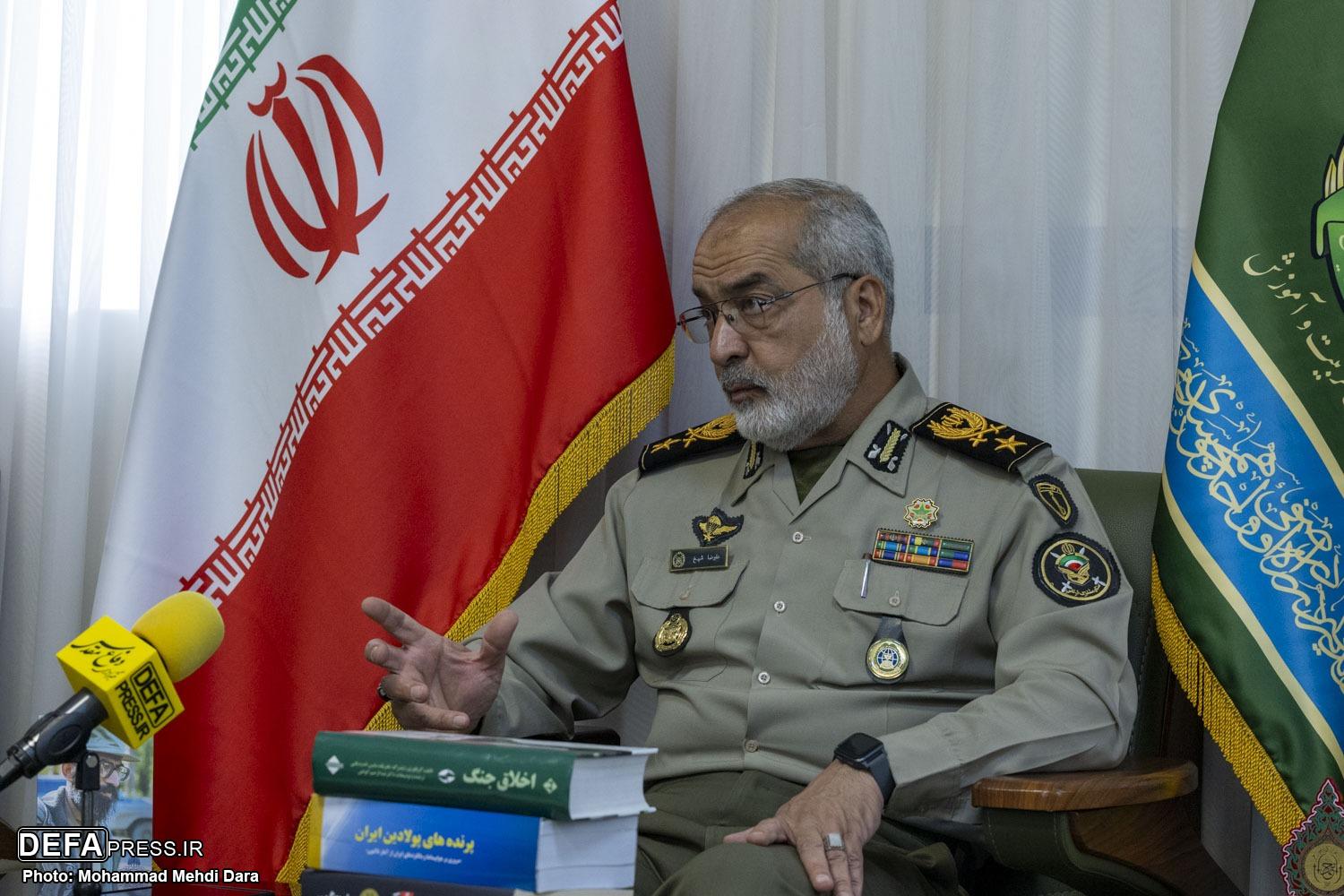 امیر سرتیپ شیخ: جنگ روسیه و اوکراین یک کارگاه آموزشی بزرگ است/فناوری‌های رباتیک همچون پهپاد‌ها و «شهپاد‌ها» را به روز کرده‌ایم/حجم دانشجوی خارجی دافوس دو برابر شده است