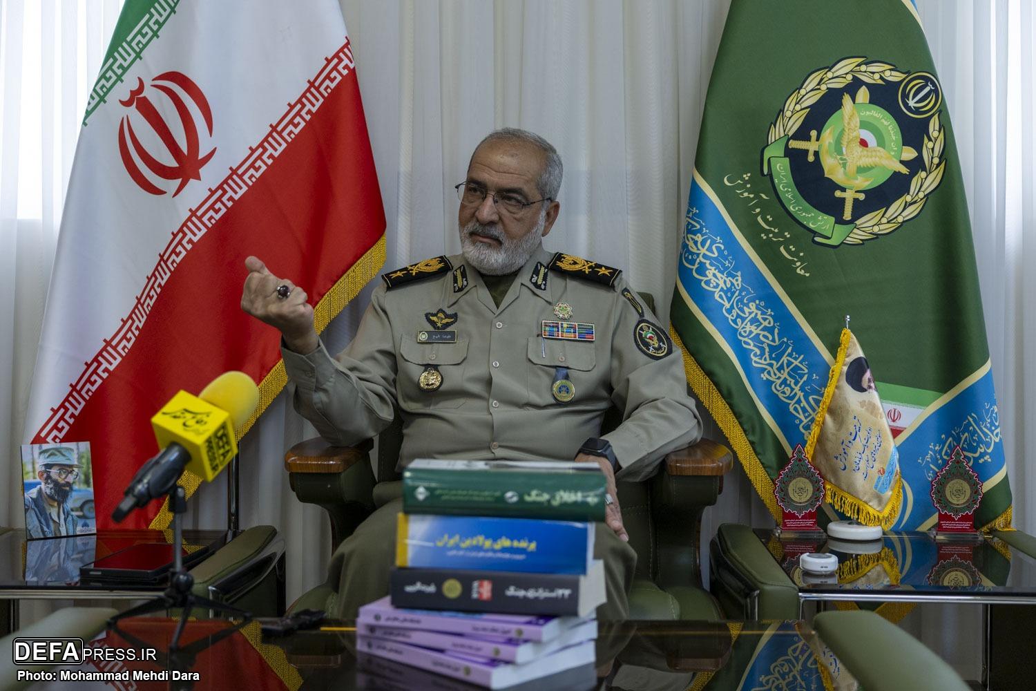 امیر سرتیپ شیخ: جنگ روسیه و اوکراین یک کارگاه آموزشی بزرگ است/فناوری‌های رباتیک همچون پهپاد‌ها و «شهپاد‌ها» را به روز کرده‌ایم/حجم دانشجوی خارجی دافوس دو برابر شده است