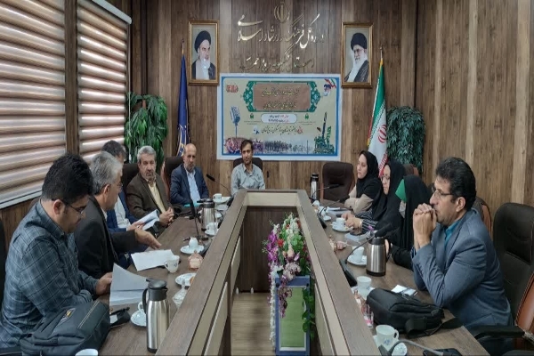 نقد و بررسی کتاب «آرام و بی قرار» در یاسوج برگزار شد+ تصاویر