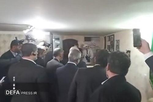 حضور پزشکیان در منزل مادر شهید رئیسی