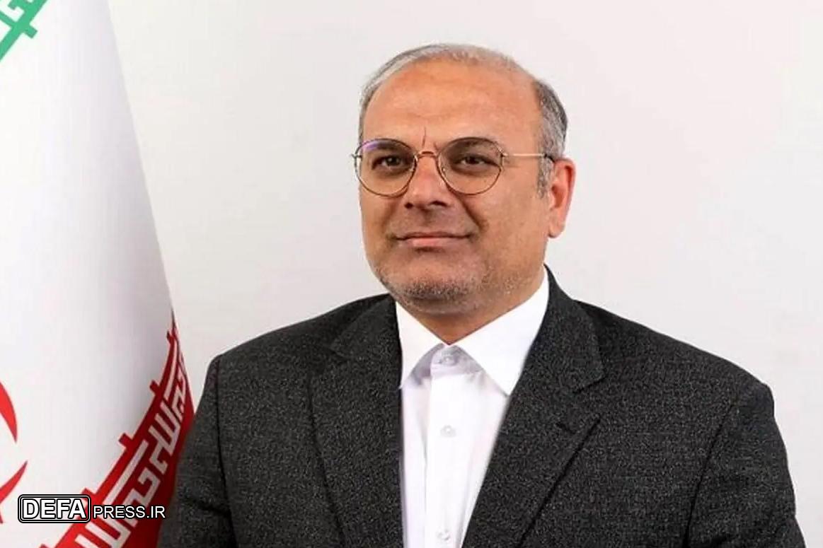 لک علی آبادی: کشور با داشتن کارگر ماهر به سوی پیشرفت حرکت خواهد کرد