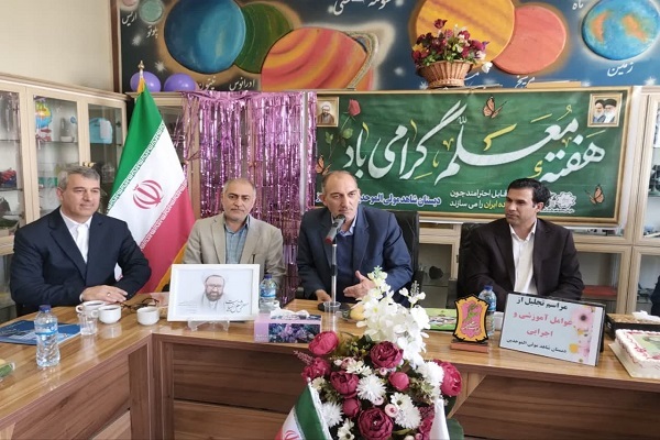 تجلیل از عوامل آموزشی و اجرایی دبستان شاهد مولی الموحدین تبریز+تصاویر