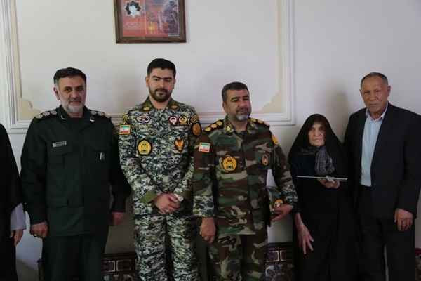 جمعی از مسؤولان زنجانی با خانواده شهید «جلیلی» دیدار کردند