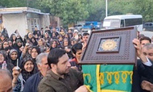 استقبال مردم روستای اشتران از پرچم متبرک حرم امام رضا (ع) + تصاویر