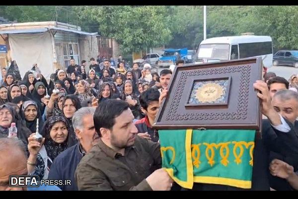 استقبال مردم روستای اشتران از پرچم متبرک حرم امام رضا (ع) + تصاویر