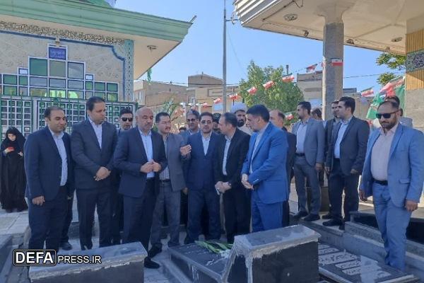 ادای احترام وزیر  تعاون، کار و رفاه اجتماعی به شهدای بهار + تصاویر