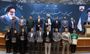 تصاویر/آیین تقدیر از معلمان و مدیران نمونه استان همدان