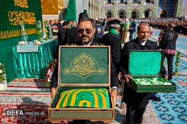 برگزاری آئین تعویض پرچم گنبد امام هشتم در حرم مطهر رضوی