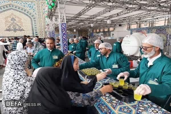 نذر شیرین کرمانی‌ها برای زائران در مشهد الرضا