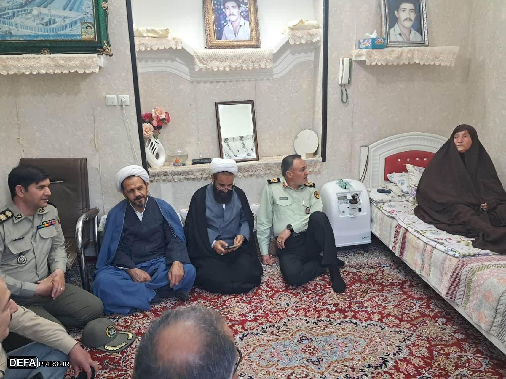 سردار بهدانی‌فر با خانواده دو شهید ارتش در یزد دیدار کرد
