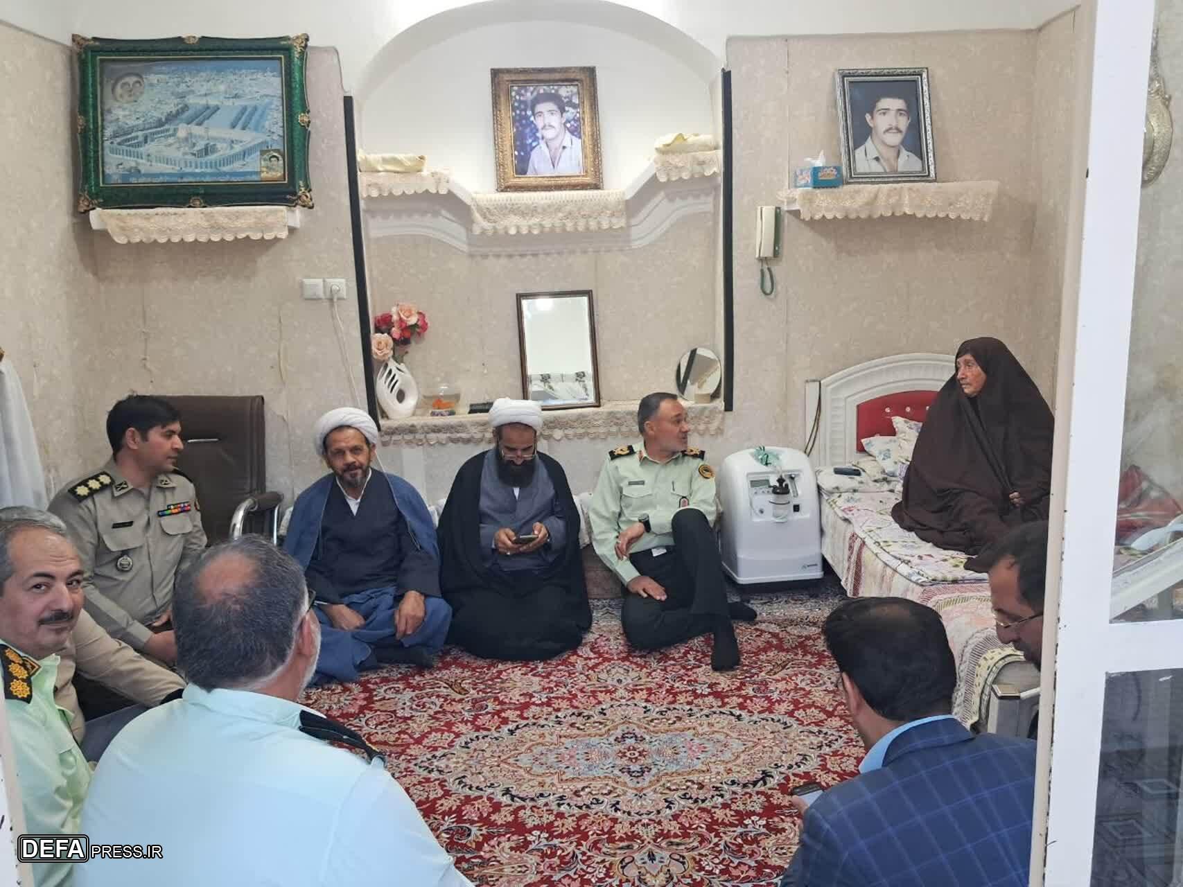 سردار بهدانی‌فر با خانواده دو شهید ارتش در یزد دیدار کرد