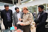 بازدید امیر سهرابی از غرفه بنیاد حفظ آثار و نشر ارزش‌های دفاع مقدس و مقاومت در نمایشگاه کتاب